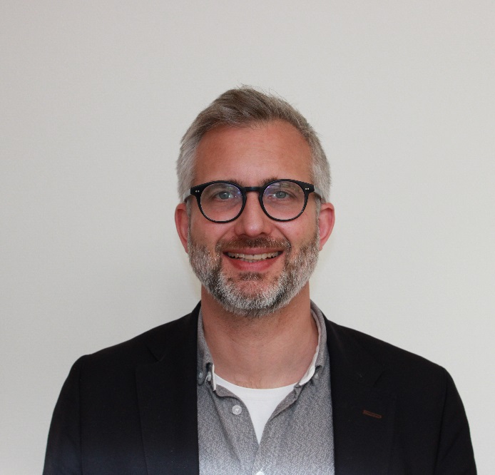 Rijbewijskeuring CBR psychiater Bart Peters Rijbewijskeuringdirect